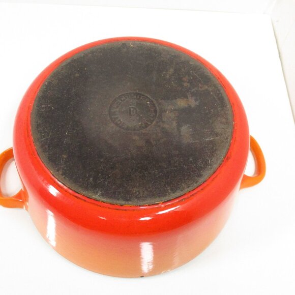 Vintage Le Creuset France Cast Iron Casserole D Pot Volcanic Orange Pan 9" - Picture 6 of 9